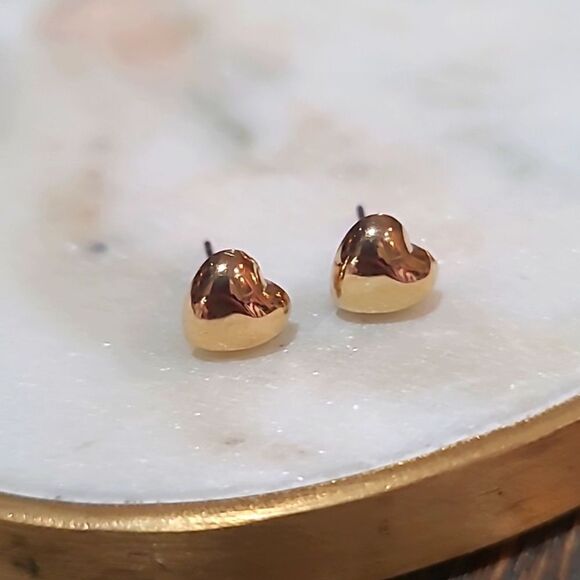 Fashion Jewelry Jewelry - 💲6️⃣ Bundled ✔️Plump Heart Golden Stud Earrings .25in wide